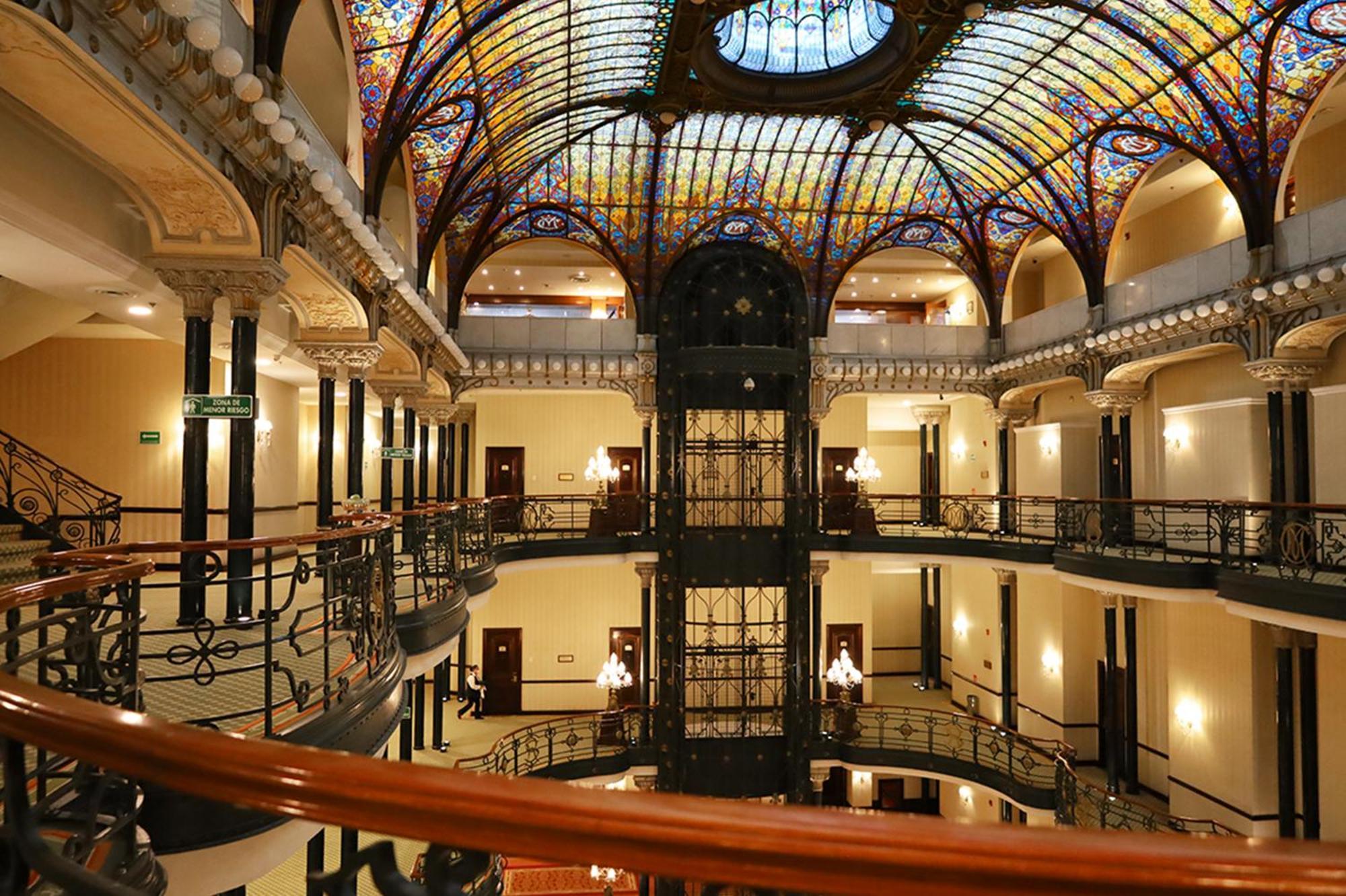 Gran Hotel Ciudad De Mexico Zocalo View Exterior photo The interior of the hotel