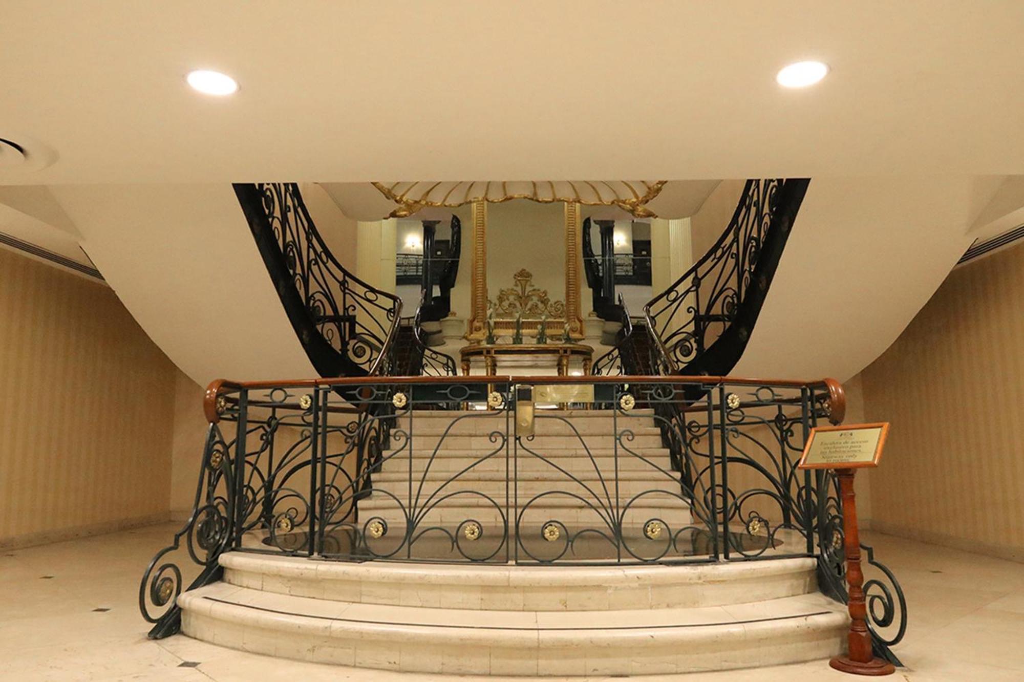 Gran Hotel Ciudad De Mexico Zocalo View Exterior photo The staircase of the hotel