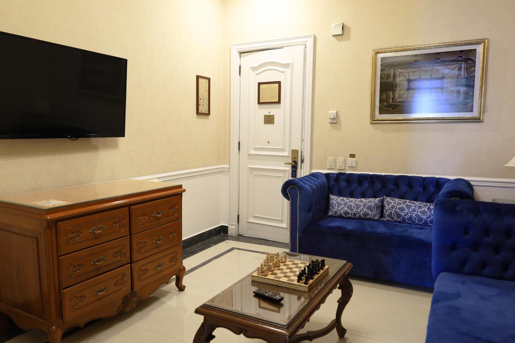 Gran Hotel Ciudad De Mexico Zocalo View Exterior photo A living room in a suite at the hotel