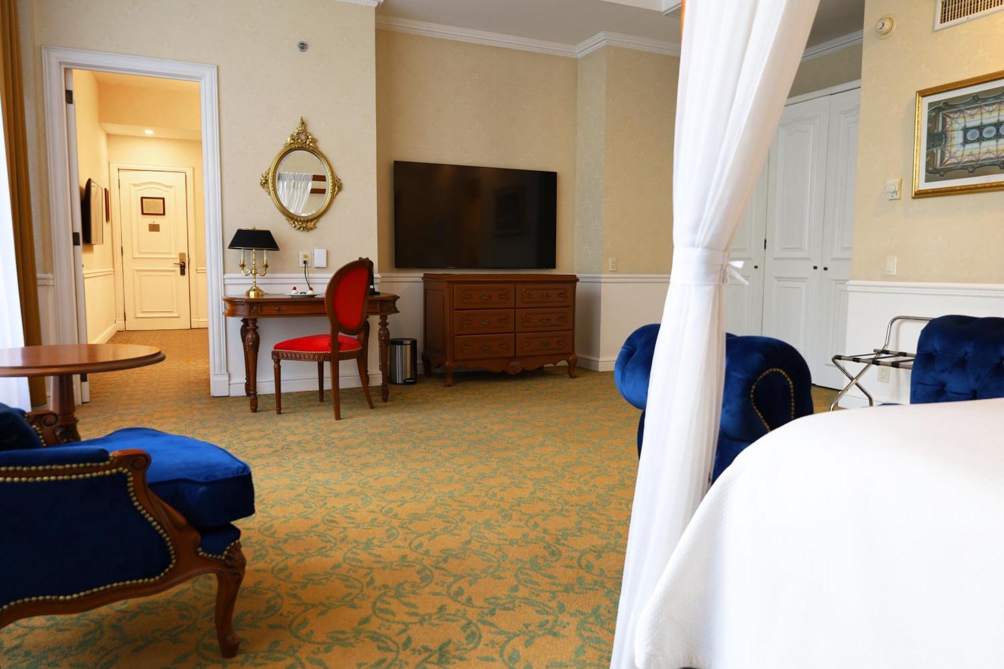 Gran Hotel Ciudad De Mexico Zocalo View Exterior photo A suite at the Ritz-Carlton, Boston