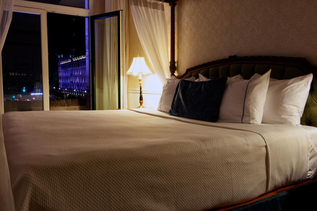 Gran Hotel Ciudad De Mexico Zocalo View Exterior photo A guest room at the Bellagio